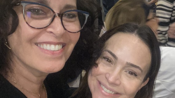 Mara Sanviditti e Gabriela Duarte no Teatro Sergio Cardoso.