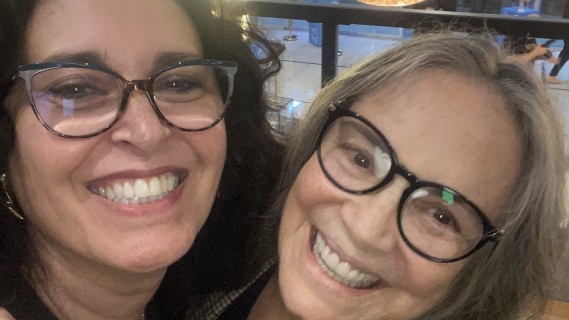 Mara Sanvidotti e Regina Duarte no lançamento da Peça Teatral "Gala Dali"